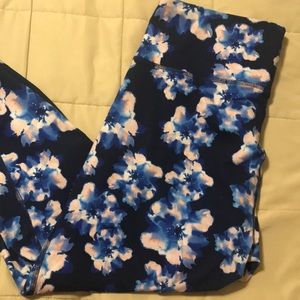 Old Navy Pants - Old navy go active capris Old Navy Pants - Old navy go active capris